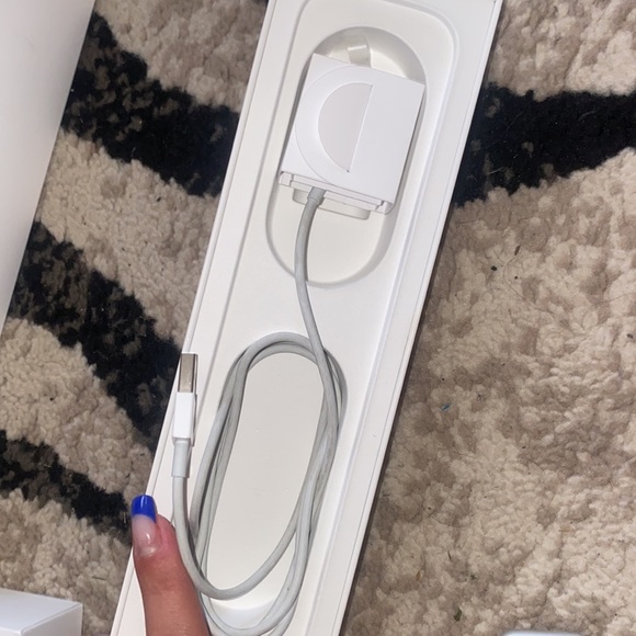 Series 4 silver 40mm Apple Watch - Picture 3 of 4